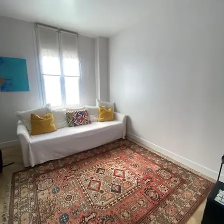 شقة Renovated 16th Flat *