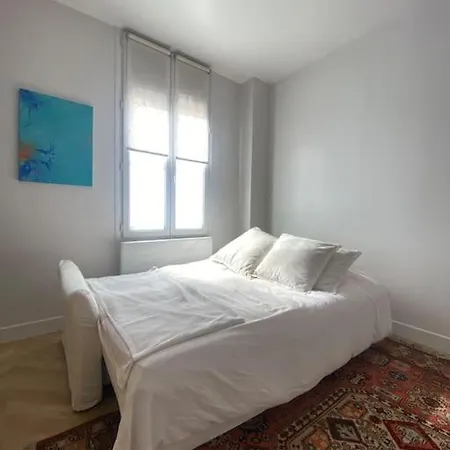 Renovated 16th Flat Apartment *