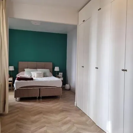 Renovated 16th Flat Apartment