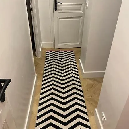 Renovated 16th Flat Paris